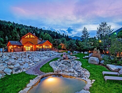 Vacation Rental vs Hotel in Colorado Springs – What’s Better for Couples?