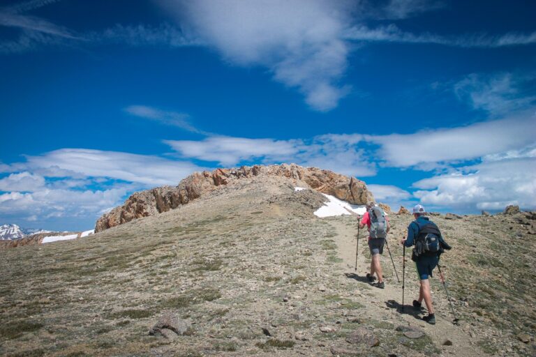 Pikes Peak Hiking Guide – Routes, Tips & Where to Stay